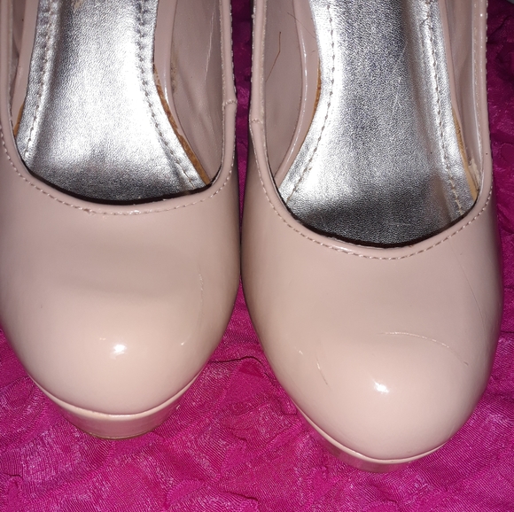 Nude Pumps - Picture 3 of 5